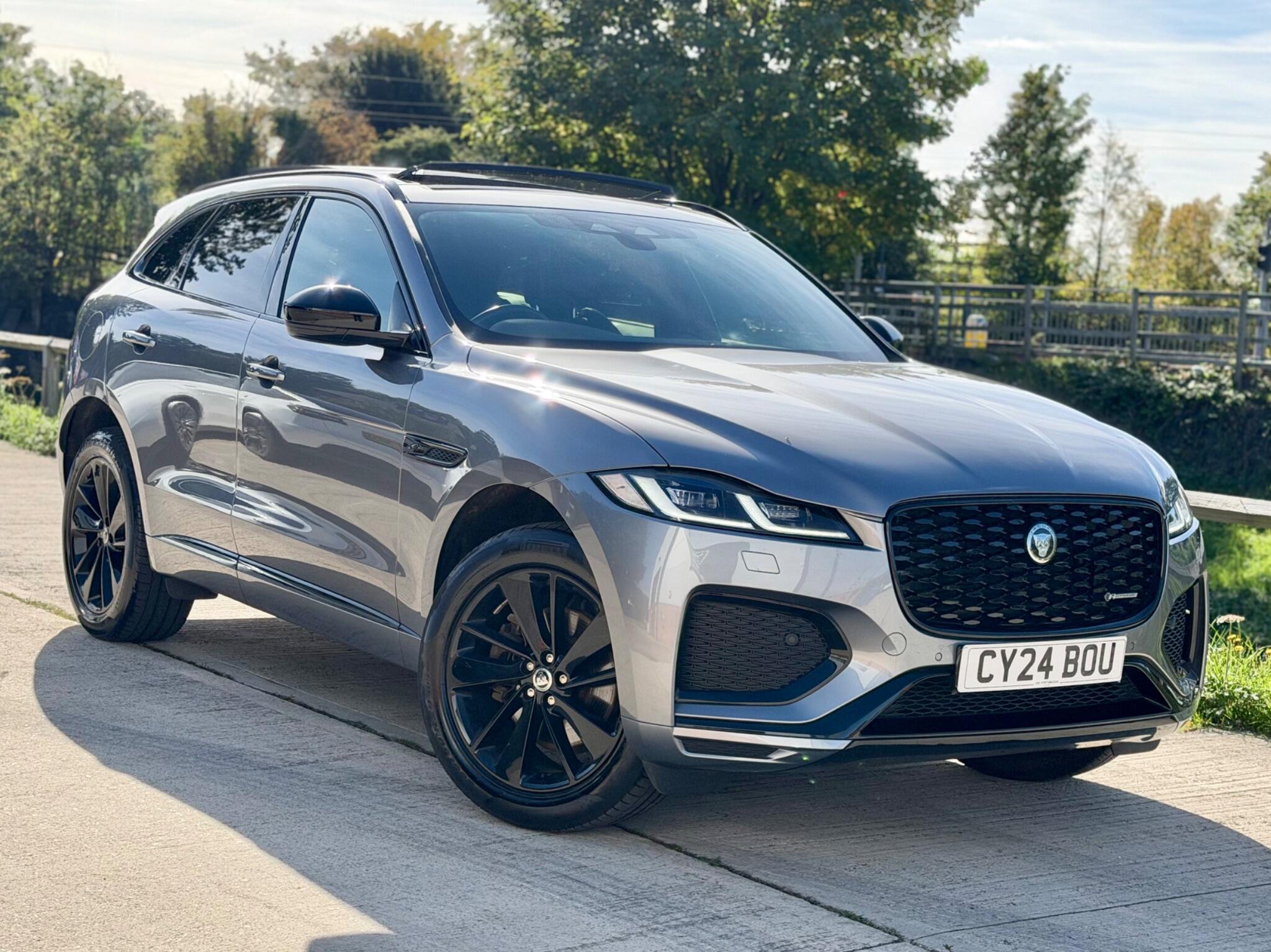 Jaguar F-PACE R-Dynamic SE Black